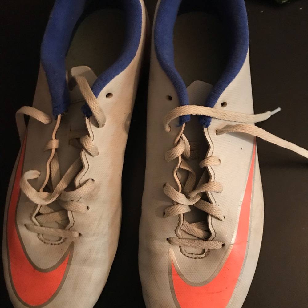 Nike cleats barely worn